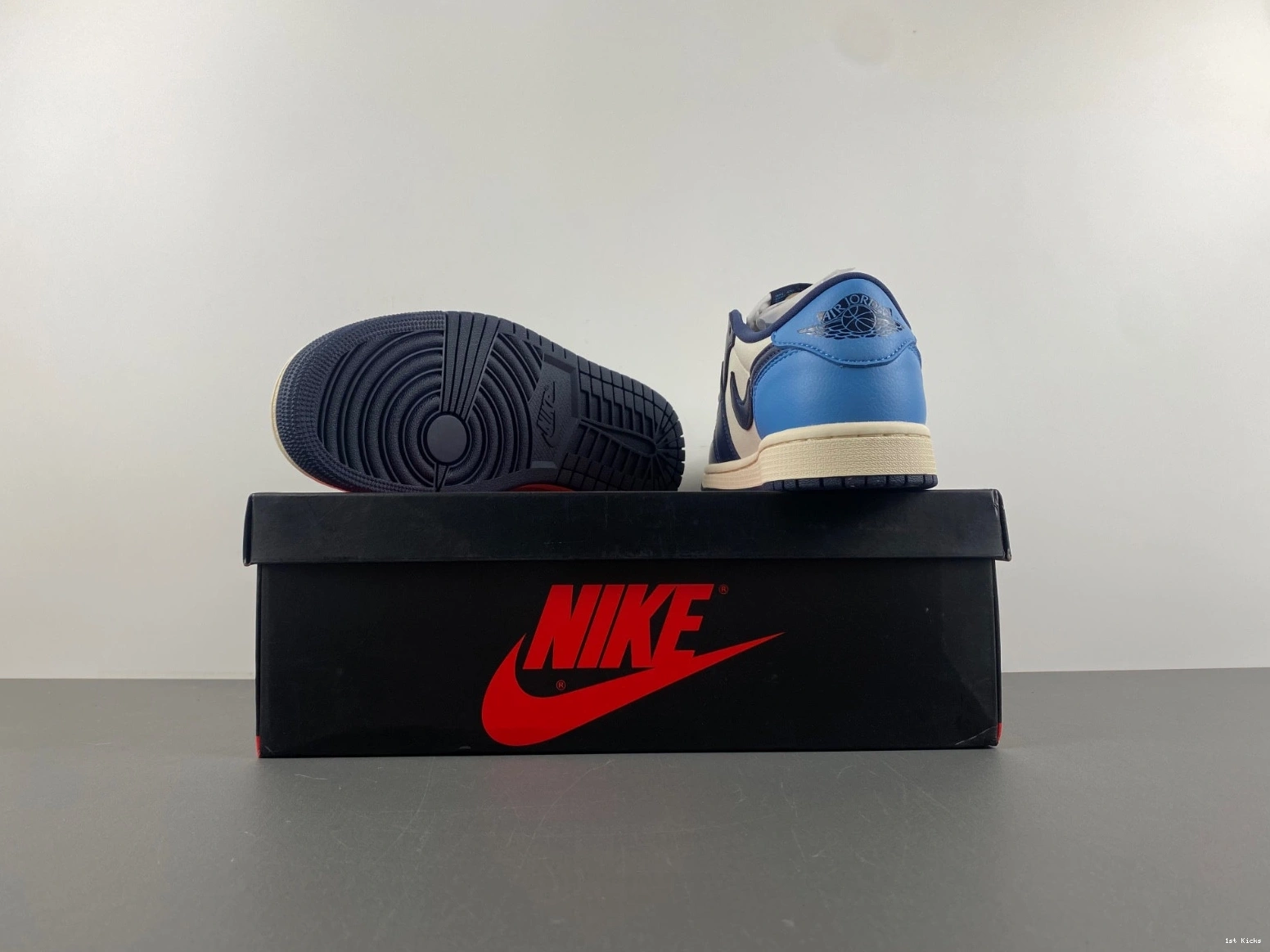 AIR LOW OG  “OBSIDIAN” CZ0790-400 1 JORDAN 0111